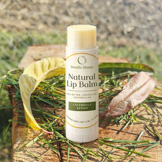 Balsam de Buze Natural cu Unt de Shea și Ulei de Gălbenele